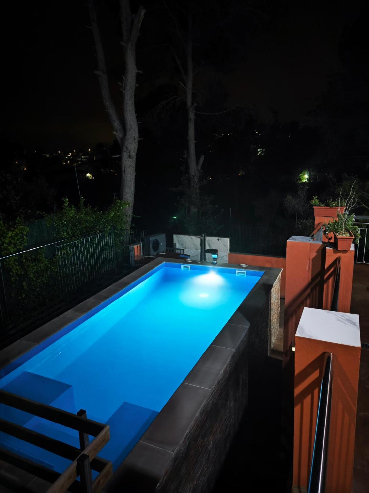 Relax House Barcelone Vila Sant Esteve Sesrovires Exterior foto